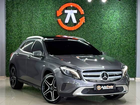 MERCEDES-BENZ GLA 200 1.6 CGI VISION 16V TURBO FLEX 4P AUTOMÁTICO